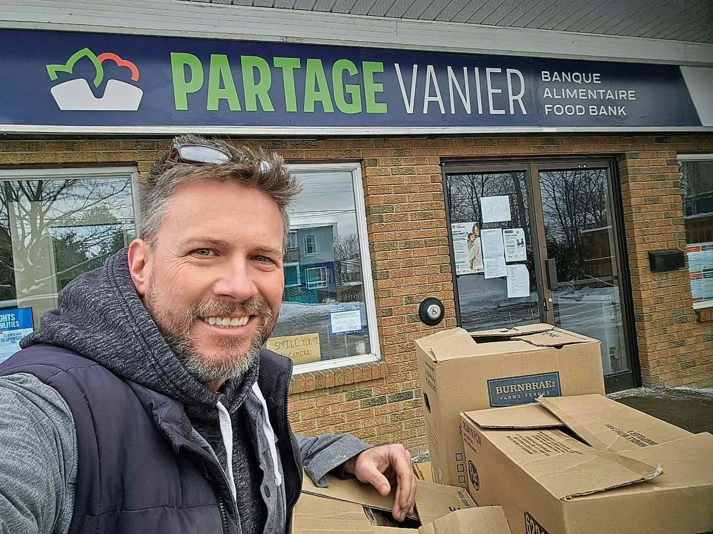 Gopher It delivering boxes to Partage Vanier Food Bank